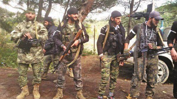 Сирийский командующий оппозицией утверждает, что США выступают на стороне курдов Сирийский командующий оппозицией утверждает, что США выступают на стороне курдов