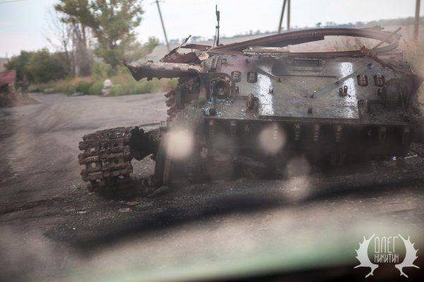 Подбитые украинские Т-64 в Коминтерново и по дороге к нему Подбитые украинские Т-64 в Коминтерново и по дороге к нему