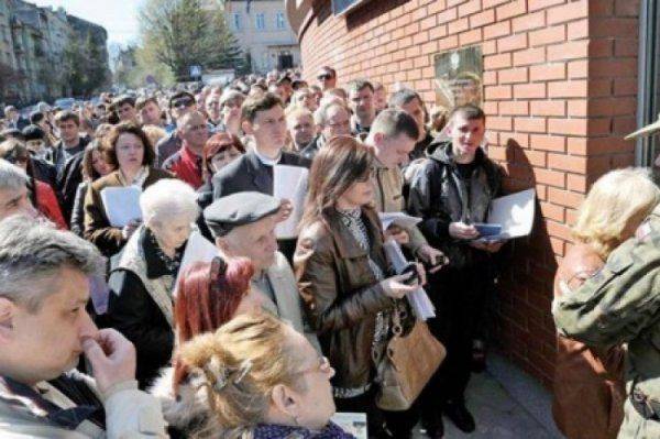 Украинцы бегут в польское рабство: за полгода страну покинуло 700 тысяч трудовых мигрантов Украинцы бегут в польское рабство: за полгода страну покинуло 700 тысяч трудовых мигрантов