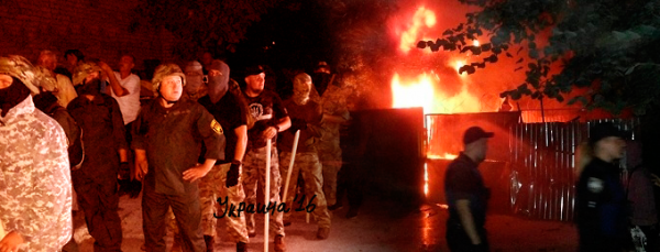 На Украине сформировалась теневая биржа незаконных вооруженных формирований, предоставляющих свои услуги На Украине сформировалась теневая биржа незаконных вооруженных формирований, предоставляющих свои услуги