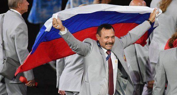 Запад не простил белорусам российский флаг Запад не простил белорусам российский флаг