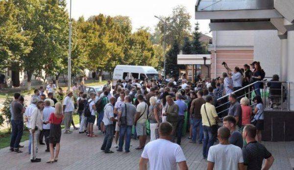 В Полтаве массово уничтожают мемориальные доски “героям АТО” В Полтаве массово уничтожают мемориальные доски “героям АТО”