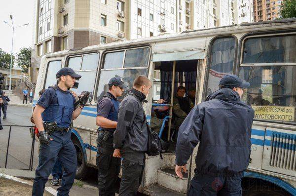 Мордой в асфальт: как правосеков “паковала” полиция под российским консульством в Одессе