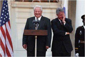 Продолжение "югославского дела". Клинтон готовится прикончить Европу Продолжение "югославского дела". Клинтон готовится прикончить Европу