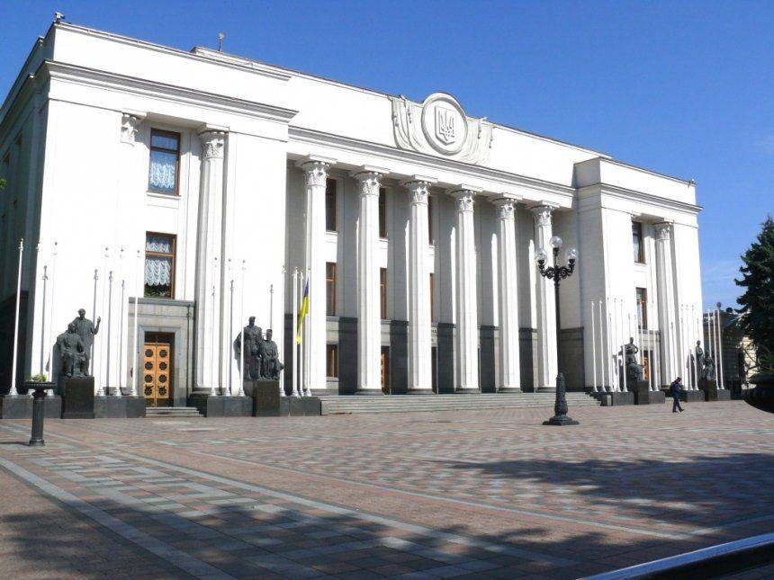 Парламент Украины раскололся по вопросу введения визового режима с Россией Парламент Украины раскололся по вопросу введения визового режима с Россией
