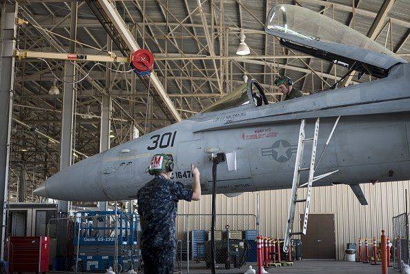 Зачем США перекрасили свой F-18 под наш Су-34 Зачем США перекрасили свой F-18 под наш Су-34