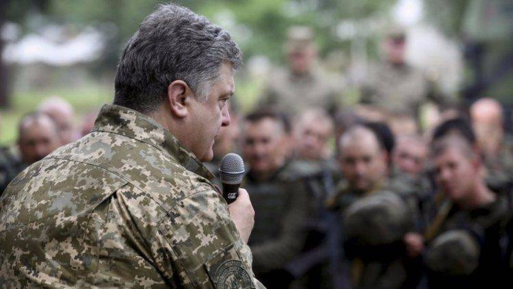 Сытая, одетая и добровольная: Порошенко расхвалил украинскую армию Сытая, одетая и добровольная: Порошенко расхвалил украинскую армию