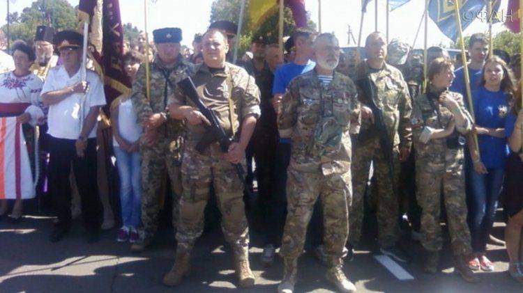 К бою готовы: почему на Украине не хотят добровольно сдавать оружие К бою готовы: почему на Украине не хотят добровольно сдавать оружие