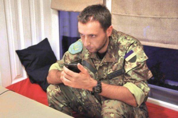 Внезапно выяснилось, что сотник Майдана, прогнавший Януковича, не знает половины букв алфавита Внезапно выяснилось, что сотник Майдана, прогнавший Януковича, не знает половины букв алфавита