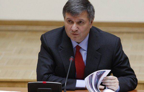 Аваков потребовал от Олланда не указывать, как выполнять минские соглашения  Аваков потребовал от Олланда не указывать, как выполнять минские соглашения