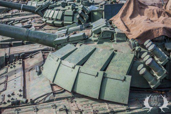 Вариант тюнинга Т-72Б с "Контактом-5" от "Дизеля" Вариант тюнинга Т-72Б с "Контактом-5" от "Дизеля"