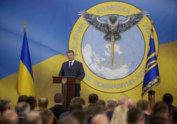Порошенко дал разведке новый импульс — на фоне новой русофобской эмблемы Порошенко дал разведке новый импульс — на фоне новой русофобской эмблемы