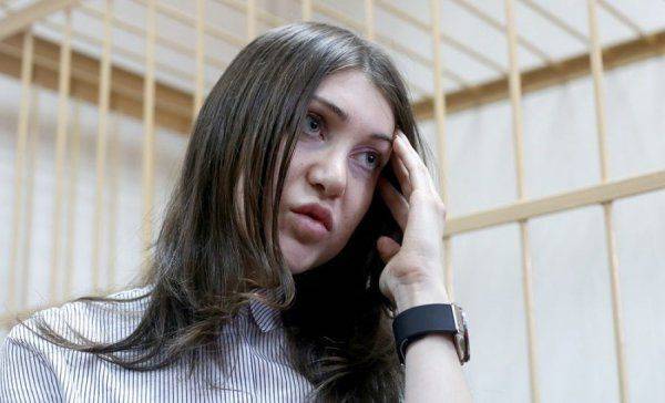 "Мажорка", оскорбившая Поклонскую, выставила ультиматум и осыпала угрозами стражей порядка "Мажорка", оскорбившая Поклонскую, выставила ультиматум и осыпала угрозами стражей порядка