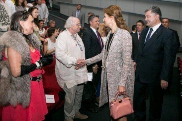 Розовая сумка Fendi Розовая сумка Fendi