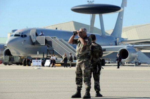 Улетели и не обещали вернуться. Внезапный отзыв британских самолетов ДРЛО из Ирака подтвердил фиктивность борьбы Запада с ИГИЛ Улетели и не обещали вернуться. Внезапный отзыв британских самолетов ДРЛО из Ирака подтвердил фиктивность борьбы Запада с ИГИЛ