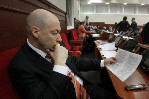Журналист Гордон сбежал с президентского корабля: вчерашний жидобандеровец устал от революционного балагана   Журналист Гордон сбежал с президентского корабля: вчерашний жидобандеровец устал от революционного балагана
