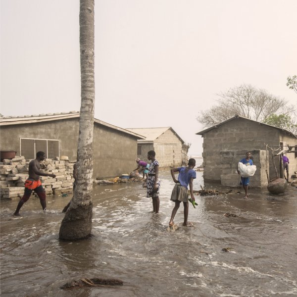 Потоп в Западной Африке, драконы в Китае и Медведев о пришельцах Потоп в Западной Африке, драконы в Китае и Медведев о пришельцах