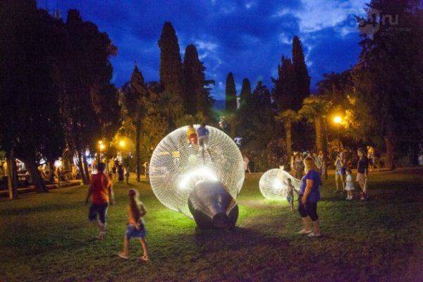 Спасибо вам, отморозки: К годовщине блэкаута в Крыму Спасибо вам, отморозки: К годовщине блэкаута в Крыму