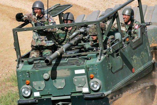 «Как вы собираетесь целовать броню русских танков?» «Как вы собираетесь целовать броню русских танков?»