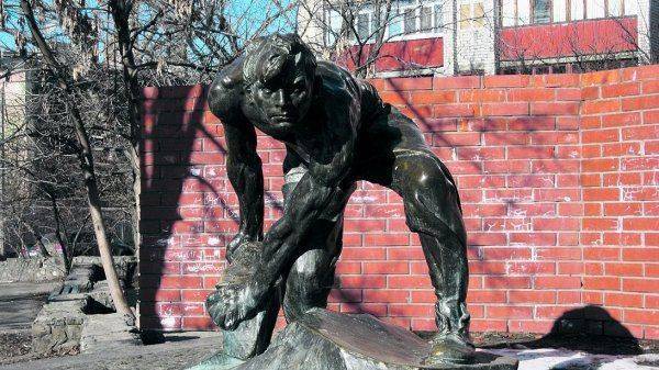 Декоммунизация говорите? Как в Украине делают миллионы на символах СССР Декоммунизация говорите? Как в Украине делают миллионы на символах СССР