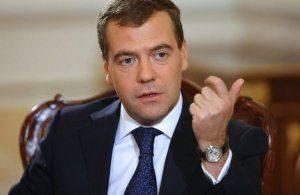 Медведев надеется, что запуск Крымского моста снизит цены на полуострове