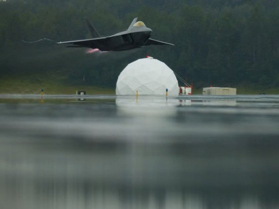 F-22 оказались непригодными для войны в дождь и жару F-22 оказались непригодными для войны в дождь и жару