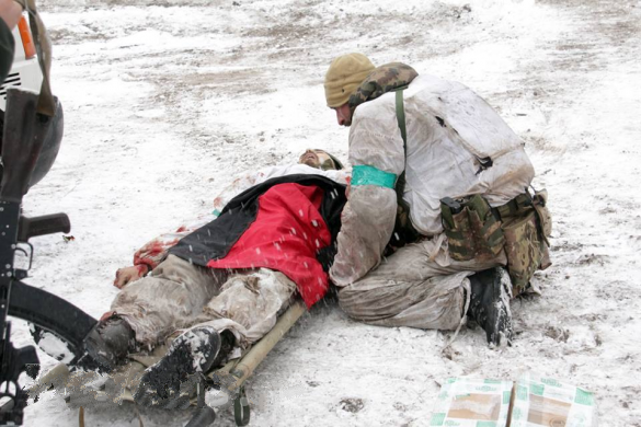 Опубликованы кадры с погибшим под Дебальцево украинским боевиком Опубликованы кадры с погибшим под Дебальцево украинским боевиком