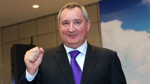 Рогозин вручил российский паспорт украинскому учёному Рогозин вручил российский паспорт украинскому учёному