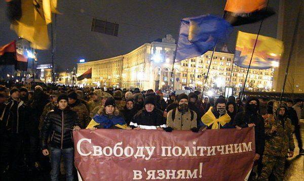 Дебош «правосеков»: «Авакова собаку повесим на гиляку!»   Дебош «правосеков»: «Авакова собаку повесим на гиляку!»