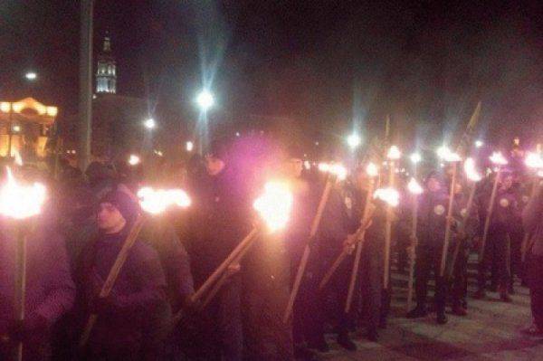 «Порошенко - на ножи!». Нацисты Авакова провели в Харькове акцию устрашения «Порошенко - на ножи!». Нацисты Авакова провели в Харькове акцию устрашения