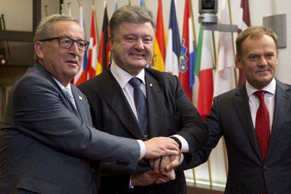 Война на Украине, а Порошенко твердит про новые санкции против России Война на Украине, а Порошенко твердит про новые санкции против России
