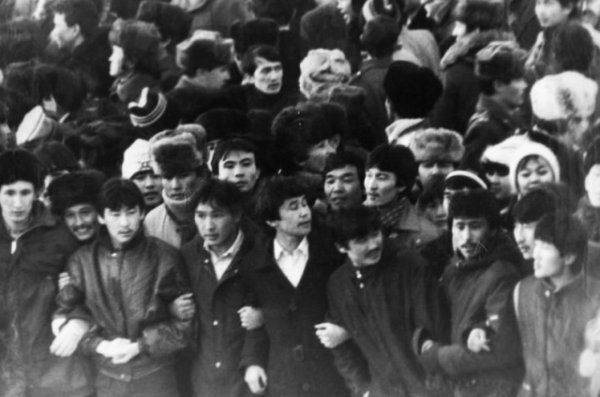 За что национальные окраины возненавидели русских? За что национальные окраины возненавидели русских?