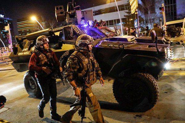 Российского посла убил действующий сотрудник турецкой полиции Российского посла убил действующий сотрудник турецкой полиции