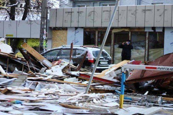 Революция пожирает носителей пирожков на Майдан: спецназ избил лавочников, возмущенных «МАФовым» беспределом Кличко  Революция пожирает носителей пирожков на Майдан: спецназ избил лавочников, возмущенных «МАФовым» беспределом Кличко