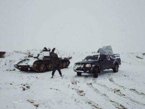 ВКС России и Армия Сирии отбрасывают ИГИЛ под Пальмирой, уничтожая боевиков и их технику ВКС России и Армия Сирии отбрасывают ИГИЛ под Пальмирой, уничтожая боевиков и их технику