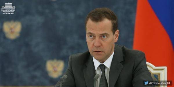 Медведев призвал расстаться с иллюзиями об отмене санкций Медведев призвал расстаться с иллюзиями об отмене санкций