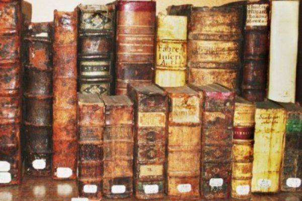 Освободилось место для пантеона Бандеры: из Львовской галереи «испарились» раритетные книги Освободилось место для пантеона Бандеры: из Львовской галереи «испарились» раритетные книги