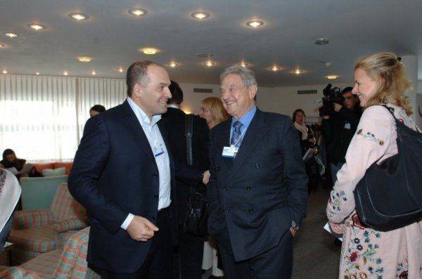 У Сороса объявили статью Пинчука о компромиссе с Россией «изменой» У Сороса объявили статью Пинчука о компромиссе с Россией «изменой»