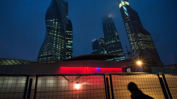 СК проводит проверку по факту падения человека с башни «Москва-Сити» СК проводит проверку по факту падения человека с башни «Москва-Сити»