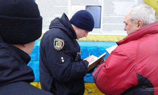 Зрада в 95-м квартале: на украинском флаге сделали надпись «Герои- сволочи» Зрада в 95-м квартале: на украинском флаге сделали надпись «Герои- сволочи»