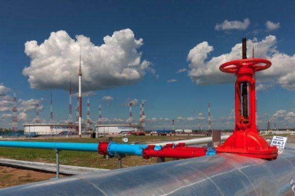 Лукашенко потребовал от правительства найти замену российской нефти Лукашенко потребовал от правительства найти замену российской нефти