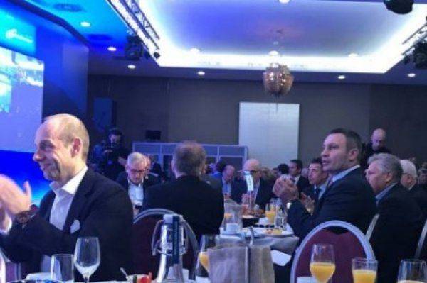 Гнойник и завтрак Пинчука. Нет ли здесь какой-нибудь шизофрении? Гнойник и завтрак Пинчука. Нет ли здесь какой-нибудь шизофрении?