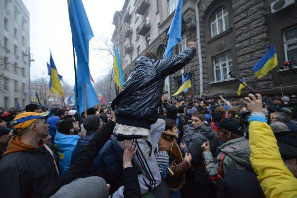Страна без будущего: почему украинцы бегут с родной земли Страна без будущего: почему украинцы бегут с родной земли