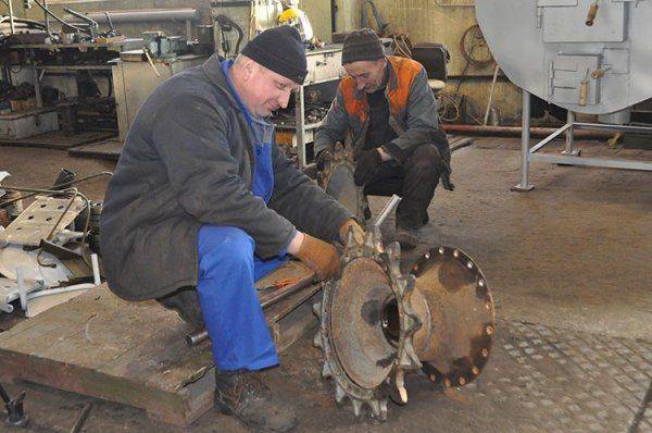 Фоторепортаж с ГП «Шепетовский ремонтный»: 2С3М «Акация»,2С5 «Гиацинт-С»,2С19 «Мста-С» Фоторепортаж с ГП «Шепетовский ремонтный»: 2С3М «Акация»,2С5 «Гиацинт-С»,2С19 «Мста-С»