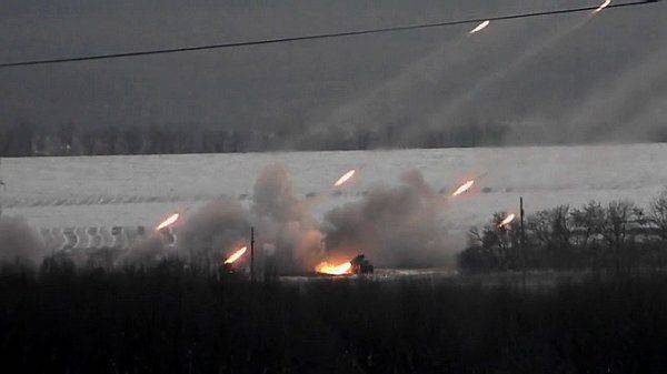 Плотность огня и масштабы разрушений на Донбассе – уже как накануне Дебальцевского котла Плотность огня и масштабы разрушений на Донбассе – уже как накануне Дебальцевского котла