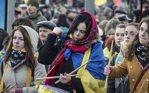 Жители Украины готовятся собирать чемоданы