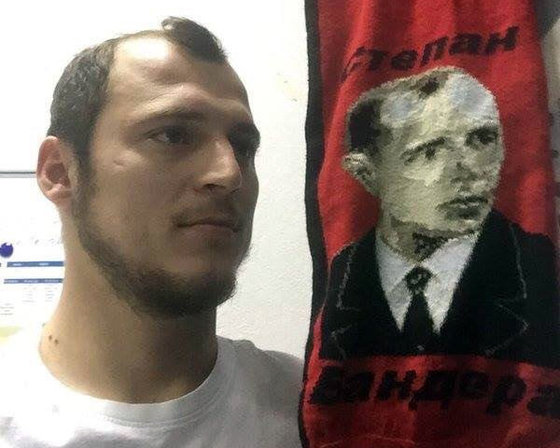 Фанаты выкинули украинского футболиста с поля за нацизм Фанаты выкинули украинского футболиста с поля за нацизм