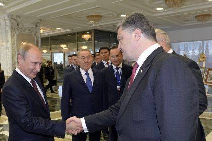Путин душит Украину миром Путин душит Украину миром