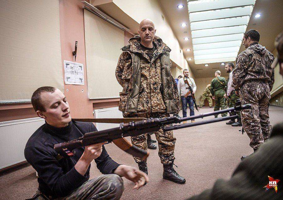 Захар Прилепин собрал в ДНР свой батальон Захар Прилепин собрал в ДНР свой батальон