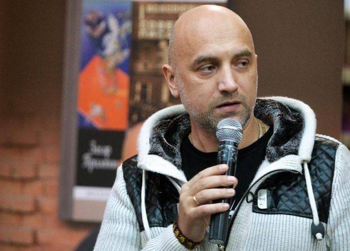 Захар Прилепин: Невозможно одновременно воевать на Донбассе и смотреть «Голубой огонек» Захар Прилепин: Невозможно одновременно воевать на Донбассе и смотреть «Голубой огонек»